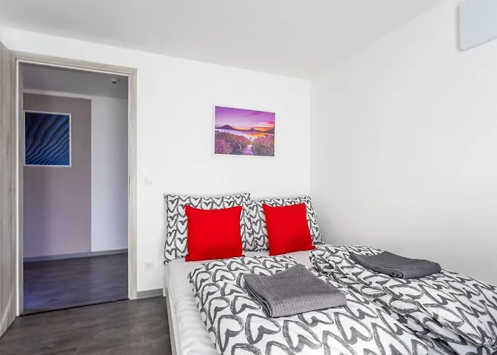 Rakoczi 4 Bedroom Centre شقة