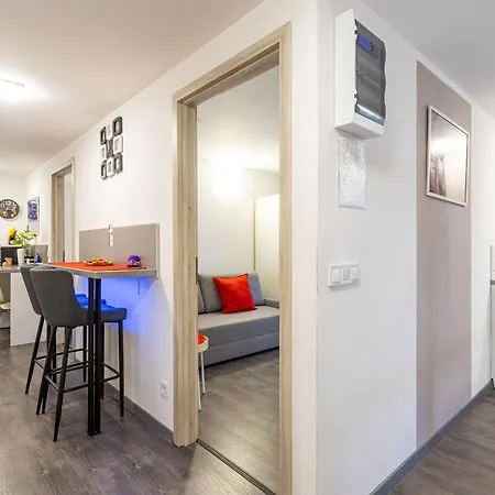 Rakoczi 4 Bedroom Centre Апартаменты *